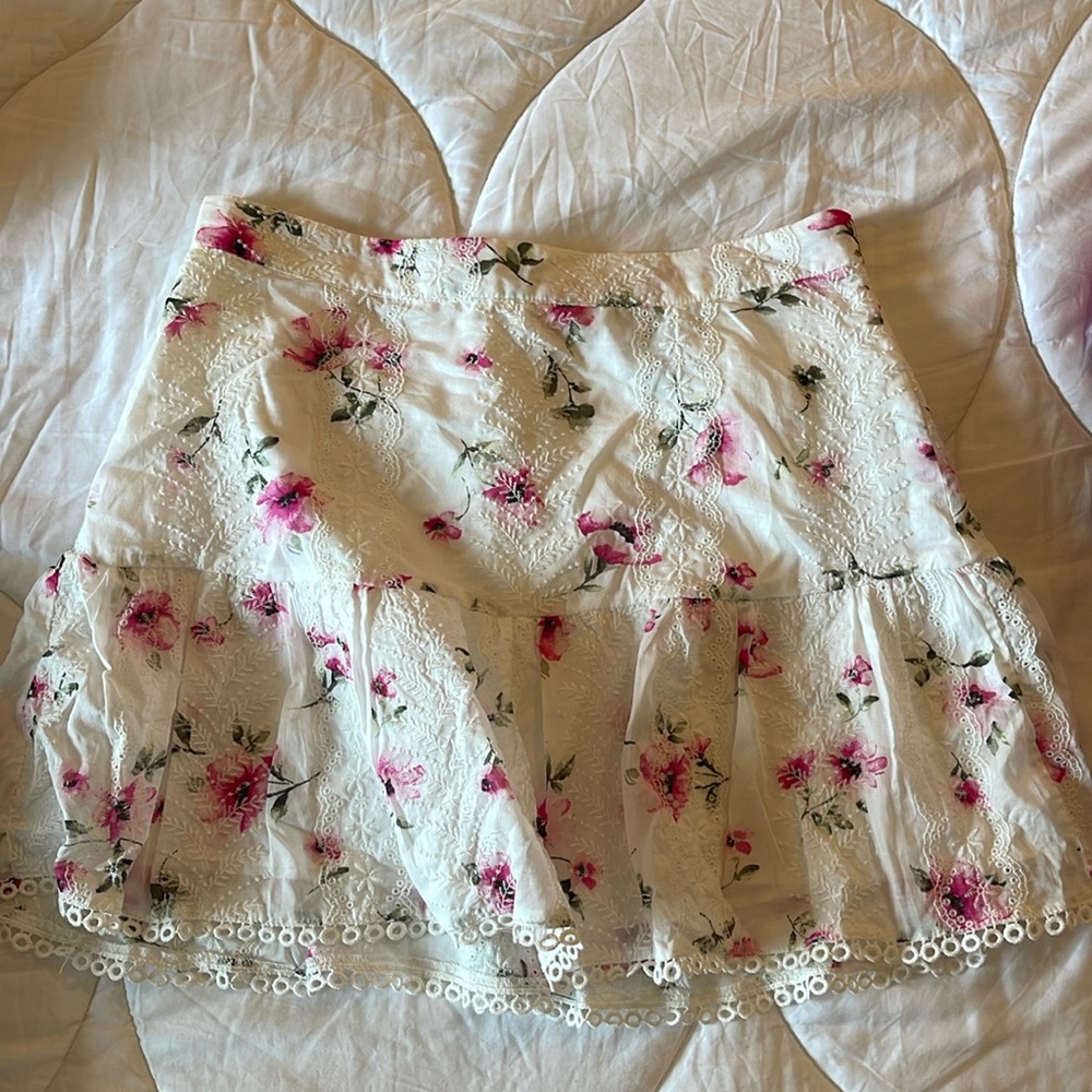 Forever 21 Floral Skirt. Sz large